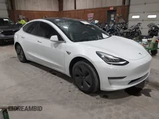 ✅ 2020 Tesla Model 3 Standard Range Plus • VIN: 5YJ3E1EA4LF703693 • Lot: 43496865. Wystawiony na IAAI z przebiegiem 112 618 mil. Bezpłatny archiwum sprzedaży aukcyjnych z USA i szczegółowy raport historii pojazdu na DreamBid. Zdjęcie 1.