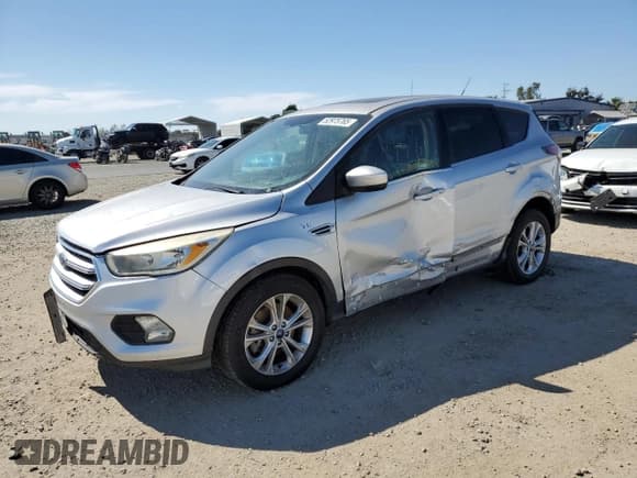 ✅ 2017 Ford Escape SE • VIN: 1FMCU0G91HUB05605 • Lot: 52975765. Listed on Copart with 28,639 mi. Free auction sales archive from the USA and detailed vehicle history report at DreamBid. Image 1.