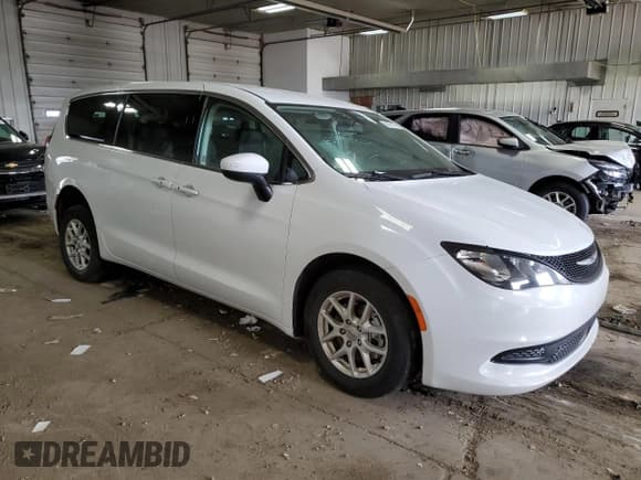 ✅ 2022 Chrysler Voyager LX • VIN: 2C4RC1CGXNR158890 • Lot: 66863195. Wystawiony na Copart z przebiegiem 99 645 mil. Bezpłatny archiwum sprzedaży aukcyjnych z USA i szczegółowy raport historii pojazdu na DreamBid. Zdjęcie 4.