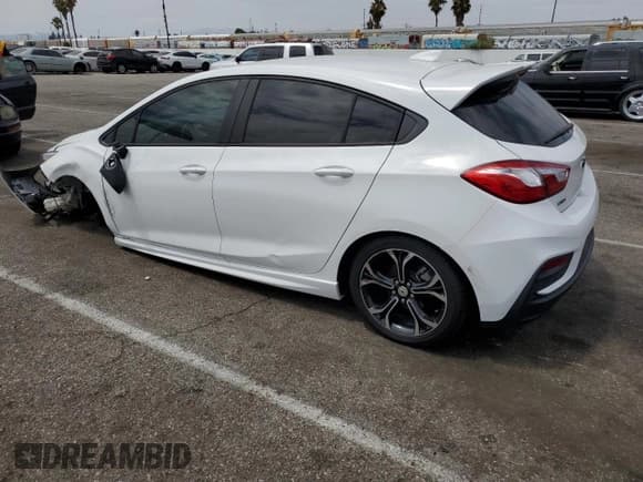 ✅ 2019 Chevrolet Cruze LT • VIN: 3G1BE6SM1KS539227 • Lot: 63531273. Listed on Copart with 82,320 mi. Free auction sales archive from the USA and detailed vehicle history report at DreamBid. Image 2.