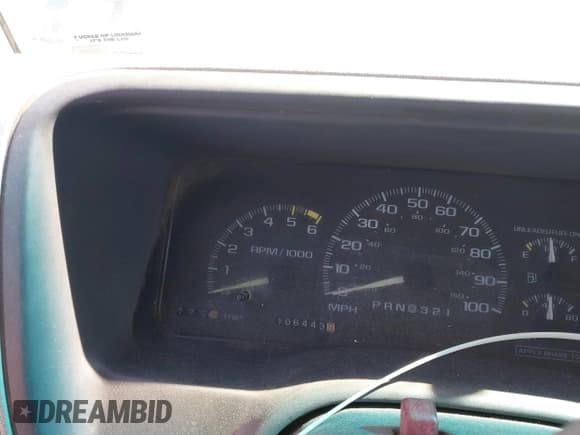 ✅ 1996 GMC Sierra 1500 • VIN: 1GTGC33R4TF018147 • Lot: 41612770. Wystawiony na IAAI z przebiegiem 106 443 mil. Bezpłatny archiwum sprzedaży aukcyjnych z USA i szczegółowy raport historii pojazdu na DreamBid. Zdjęcie 7.