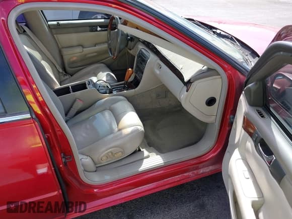 ✅ 2002 Cadillac Seville Luxury SLS • VIN: 1G6KS54Y52U166237 • Lot: 42118088. Wystawiony na IAAI z przebiegiem 130 664 mil. Bezpłatny archiwum sprzedaży aukcyjnych z USA i szczegółowy raport historii pojazdu na DreamBid. Zdjęcie 5.