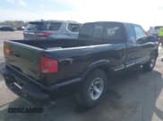 ✅ 2001 Chevrolet S-10 LS • VIN: 1GCCS19W818150784 • Лот: 41864042. Опубликован ранее на IAAI с пробегом 103 561 миль. Бесплатный доступ к архиву аукционных продаж из США и подробный отчёт об истории автомобиля на DreamBid. Изображение 4.