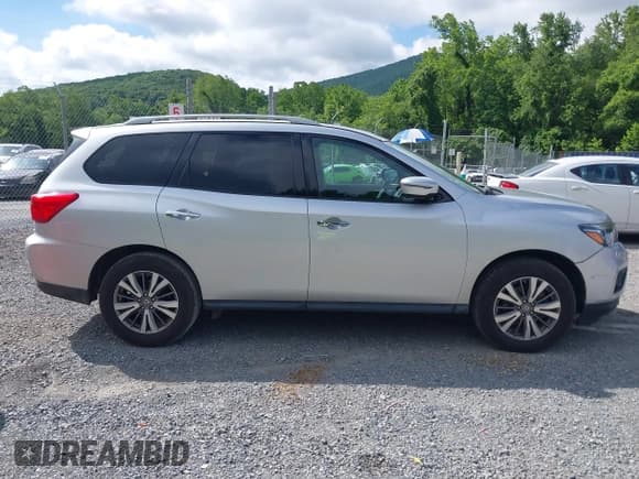 ✅ 2019 Nissan Pathfinder SV • VIN: 5N1DR2MM0KC599382 • Lot: 42532330. Listed on IAAI with 84,410 mi. Free auction sales archive from the USA and detailed vehicle history report at DreamBid. Image 13.