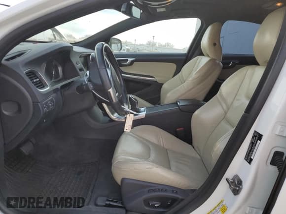 ✅ 2015 Volvo S60 T5 Drive-E Platinum • VIN: YV140MFD7F2301858 • Лот: 44586105. Опубликован ранее на Copart с пробегом 50 575 миль. Бесплатный доступ к архиву аукционных продаж из США и подробный отчёт об истории автомобиля на DreamBid. Изображение 7.