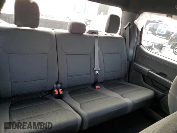 ✅ 2023 Ford F-150 Lariat • VIN: 1FTFW1E8XPKE36141 • Lot: 90046655. Wystawiony na Copart z przebiegiem 44 983 mil. Bezpłatny archiwum sprzedaży aukcyjnych z USA i szczegółowy raport historii pojazdu na DreamBid. Zdjęcie 10.