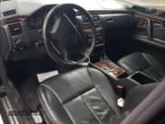 ✅ 1999 Mercedes-Benz E 320 • VIN: WDBJF82H7XX023926 • Лот: 86215615. Опубликован ранее на Copart с пробегом Не указан. Бесплатный доступ к архиву аукционных продаж из США и подробный отчёт об истории автомобиля на DreamBid. Изображение 8.