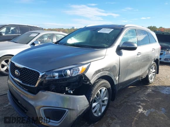 ✅ 2017 Kia Sorento LX • VIN: 5XYPGDA33HG323880 • Lot: 43467400. Listed on IAAI with 85,905 mi. Free auction sales archive from the USA and detailed vehicle history report at DreamBid. Image 17.