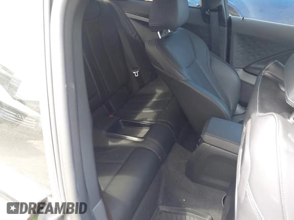 ✅ 2024 BMW 2 Series 230i • VIN: 3MW23CM06R8E68116 • Lot: 43328880. Listed on IAAI with 31,354 mi. Free auction sales archive from the USA and detailed vehicle history report at DreamBid. Image 8.