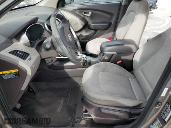✅ 2011 Hyundai Tucson GL • VIN: KM8JT3ABXBU145745 • Lot: 86655035. Listed on Copart with 125,931 mi. Free auction sales archive from the USA and detailed vehicle history report at DreamBid. Image 7.
