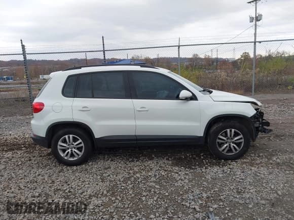 ✅ 2016 Volkswagen Tiguan S • VIN: WVGAV7AX1GW540163 • Lot: 43684940. Wystawiony na IAAI z przebiegiem 128 119 mil. Bezpłatny archiwum sprzedaży aukcyjnych z USA i szczegółowy raport historii pojazdu na DreamBid. Zdjęcie 14.