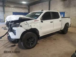 ✅ 2023 Chevrolet Silverado 1500 Custom Trail Boss • VIN: 3GCUDCED5PG361037 • Lot: 80643945. Wystawiony na Copart z przebiegiem 43 597 mil. Bezpłatny archiwum sprzedaży aukcyjnych z USA i szczegółowy raport historii pojazdu na DreamBid. Zdjęcie 1.