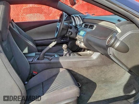 ✅ 2012 Chevrolet Camaro 1LS • VIN: 2G1FE1E37C9151117 • Lot: 95574515. Wystawiony na Copart z przebiegiem 75 794 mil. Bezpłatny archiwum sprzedaży aukcyjnych z USA i szczegółowy raport historii pojazdu na DreamBid. Zdjęcie 5.