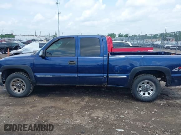 ✅ 2001 GMC Sierra 1500 SLE • VIN: 2GTEK19T211127583 • Лот: 42524380. Опубликован ранее на IAAI с пробегом 337 876 миль. Бесплатный доступ к архиву аукционных продаж из США и подробный отчёт об истории автомобиля на DreamBid. Изображение 14.