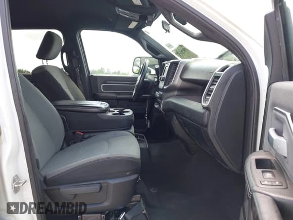 ✅ 2021 Ram 2500 Big Horn • VIN: 3C6UR5DL4MG555180 • Lot: 42532125. Wystawiony na IAAI z przebiegiem 66 210 mil. Bezpłatny archiwum sprzedaży aukcyjnych z USA i szczegółowy raport historii pojazdu na DreamBid. Zdjęcie 5.