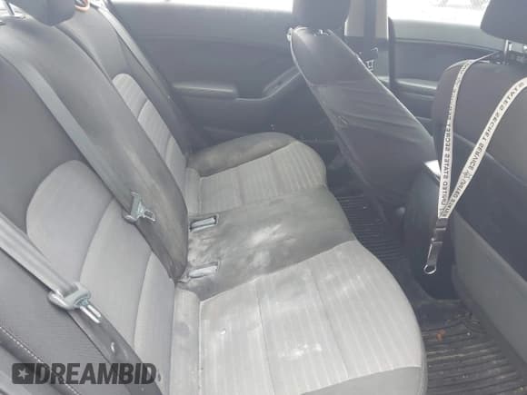 ✅ 2017 Kia Forte LX • VIN: 3KPFL4A7XHE119729 • Lot: 43105299. Wystawiony na IAAI z przebiegiem 102 639 mil. Bezpłatny archiwum sprzedaży aukcyjnych z USA i szczegółowy raport historii pojazdu na DreamBid. Zdjęcie 8.