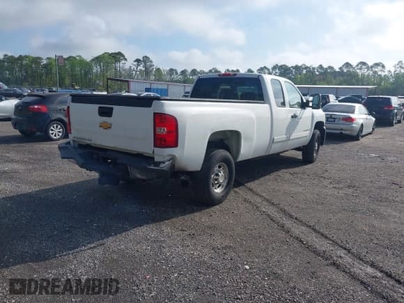 ✅ 2008 Chevrolet Silverado 2500HD • VIN: 1GBHK29668E192575 • Lot: 41925115. Wystawiony na IAAI z przebiegiem 241 278 mil. Bezpłatny archiwum sprzedaży aukcyjnych z USA i szczegółowy raport historii pojazdu na DreamBid. Zdjęcie 4.
