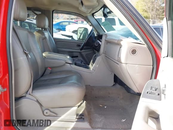 ✅ 2006 Chevrolet Silverado 2500HD LT3 • VIN: 1GCHK23D46F270846 • Lot: 41395200. Wystawiony na IAAI z przebiegiem 213 315 mil. Bezpłatny archiwum sprzedaży aukcyjnych z USA i szczegółowy raport historii pojazdu na DreamBid. Zdjęcie 5.