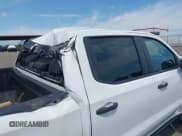 ✅ 2022 Chevrolet Silverado 1500 Custom • VIN: 3GCPYBEK4NG189834 • Lot: 42136171. Wystawiony na IAAI z przebiegiem 95 440 mil. Bezpłatny archiwum sprzedaży aukcyjnych z USA i szczegółowy raport historii pojazdu na DreamBid. Zdjęcie 18.