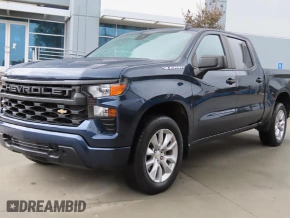 ✅ 2023 Chevrolet Silverado 1500 Custom • VIN: 3GCPABEK4PG182678 • Лот: 93682165. Опубликован ранее на Copart с пробегом 45 999 миль. Бесплатный доступ к архиву аукционных продаж из США и подробный отчёт об истории автомобиля на DreamBid. Изображение 2.