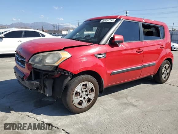 ✅ 2013 Kia Soul • VIN: KNDJT2A57D7579373 • Lot: 82697335. Wystawiony na Copart z przebiegiem 277 126 mil. Bezpłatny archiwum sprzedaży aukcyjnych z USA i szczegółowy raport historii pojazdu na DreamBid. Zdjęcie 1.