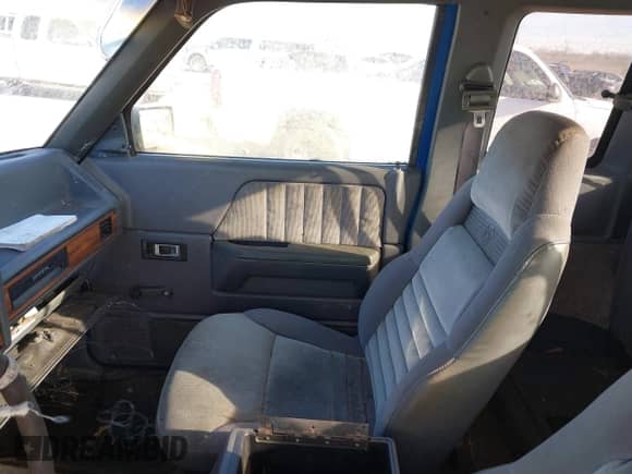 1992 Dodge Dakota with VIN 1B7GL23Y3NS521065, listed as a IAAI auction lot 41735342 with 197,032 mi miles and . Bid and sale history available at DreamBid. Image 5.