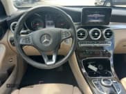 ✅ 2017 Mercedes-Benz GLC 300 • VIN: WDC0G4KB4HF243783 • Лот: 81058845. Опубликован ранее на Copart с пробегом 99 632 миль. Бесплатный доступ к архиву аукционных продаж из США и подробный отчёт об истории автомобиля на DreamBid. Изображение 15.