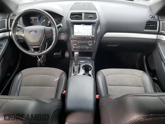 ✅ 2017 Ford Explorer XLT • VIN: 1FM5K7D87HGD55626 • Lot: 92423675. Wystawiony na Copart z przebiegiem 68 302 mil. Bezpłatny archiwum sprzedaży aukcyjnych z USA i szczegółowy raport historii pojazdu na DreamBid. Zdjęcie 8.