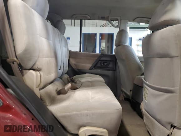 ✅ 2001 Mitsubishi Montero XLS • VIN: JA4MW31R61J013758 • Лот: 71451585. Опубликован ранее на Copart с пробегом 257 569 миль. Бесплатный доступ к архиву аукционных продаж из США и подробный отчёт об истории автомобиля на DreamBid. Изображение 11.