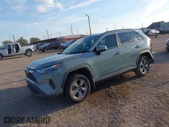 ✅ 2022 Toyota RAV4 Hybrid XLE • VIN: 2T3RWRFV9NW130651 • Lot: 43316229. Wystawiony na IAAI z przebiegiem 44 105 mil. Bezpłatny archiwum sprzedaży aukcyjnych z USA i szczegółowy raport historii pojazdu na DreamBid. Zdjęcie 18.