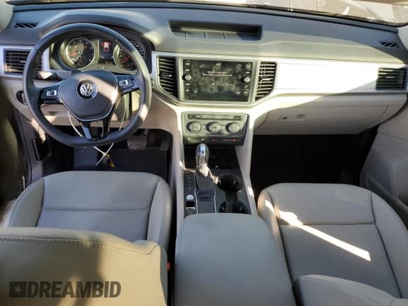 ✅ 2019 Volkswagen Atlas SE • VIN: 1V2DP2CA0KC590780 • Lot: 43268975. Wystawiony na Copart z przebiegiem 74 128 mil. Bezpłatny archiwum sprzedaży aukcyjnych z USA i szczegółowy raport historii pojazdu na DreamBid. Zdjęcie 8.