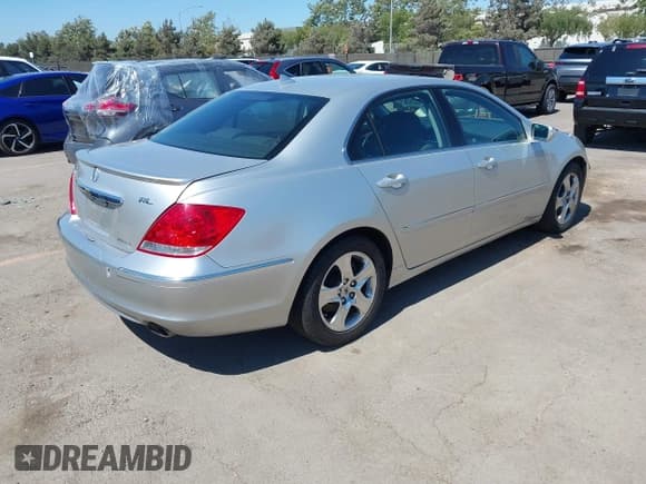 ✅ 2006 Acura RL • VIN: JH4KB16556C007009 • Lot: 42544310. Listed on IAAI with 232,005 mi. Free auction sales archive from the USA and detailed vehicle history report at DreamBid. Image 4.