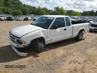 1997 Chevrolet S-10 LS z VIN 1GCCS19X7V8201030, wystawiony jako Copart lot #61824875 z przebiegiem 200 796 mil mil oraz Szkoda całkowita • Salvage title. Historia ofert i sprzedaży dostępna na DreamBid. Obrazek 1.
