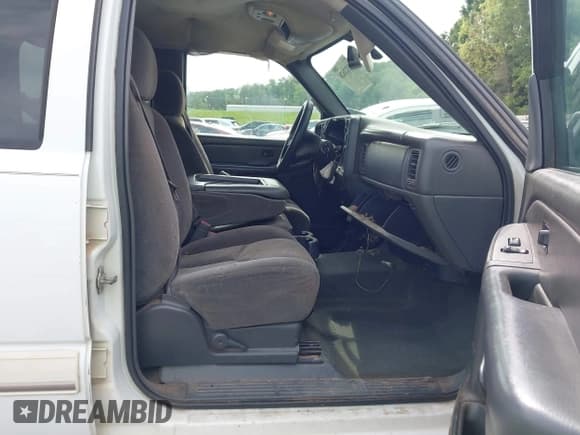 ✅ 2005 Chevrolet Silverado 2500HD LS • VIN: 1GCHK23285F930402 • Lot: 42322628. Wystawiony na IAAI z przebiegiem 218 392 mil. Bezpłatny archiwum sprzedaży aukcyjnych z USA i szczegółowy raport historii pojazdu na DreamBid. Zdjęcie 5.