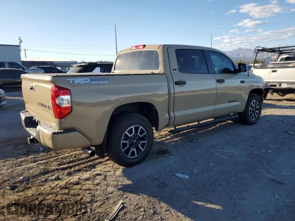 ✅ 2017 Toyota Tundra SR5 • VIN: 5TFDW5F13HX670335 • Лот: 86855575. Опубликован ранее на Copart с пробегом 94 703 миль. Бесплатный доступ к архиву аукционных продаж из США и подробный отчёт об истории автомобиля на DreamBid. Изображение 3.