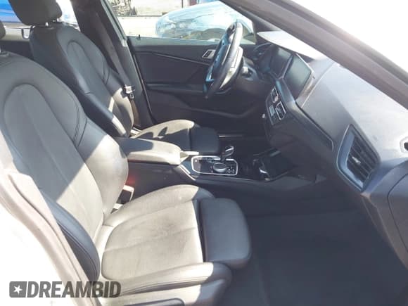 ✅ 2022 BMW 2 Series 228i • VIN: WBA53AK04N7K90514 • Lot: 42630065. Wystawiony na IAAI z przebiegiem 31 036 mil. Bezpłatny archiwum sprzedaży aukcyjnych z USA i szczegółowy raport historii pojazdu na DreamBid. Zdjęcie 5.