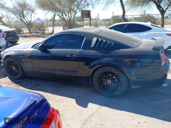 ✅ 2007 Ford Mustang GT Deluxe • VIN: 1ZVFT82H475288098 • Lot: 43712617. Wystawiony na IAAI z przebiegiem 151 926 mil. Bezpłatny archiwum sprzedaży aukcyjnych z USA i szczegółowy raport historii pojazdu na DreamBid. Zdjęcie 14.