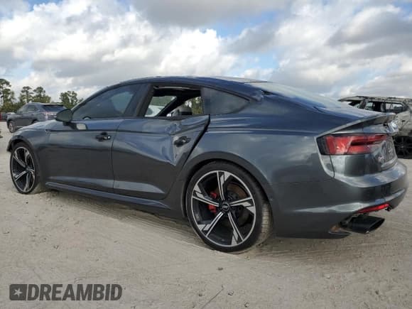 ✅ 2019 Audi RS 5 Sportback • VIN: WUABWCF55KA906835 • Лот: 85359985. Опубликован ранее на Copart с пробегом 52 543 миль. Бесплатный доступ к архиву аукционных продаж из США и подробный отчёт об истории автомобиля на DreamBid. Изображение 2.