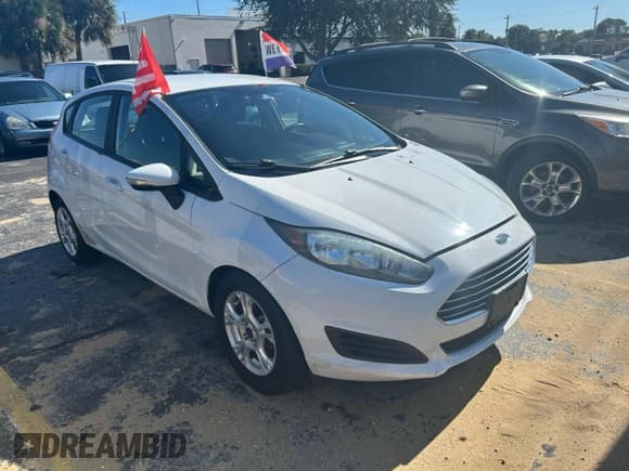 ✅ 2015 Ford Fiesta SE • VIN: 3FADP4EJ7FM200388 • Лот: 93334755. Опубликован ранее на Copart с пробегом 72 770 миль. Бесплатный доступ к архиву аукционных продаж из США и подробный отчёт об истории автомобиля на DreamBid. Изображение 1.
