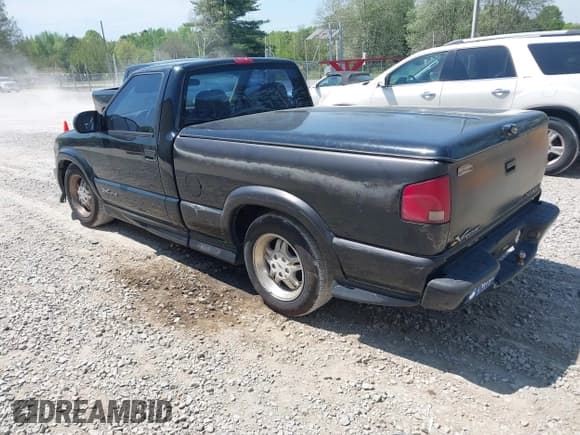 ✅ 2000 Chevrolet S-10 LS • VIN: 1GCCS1449Y8157324 • Лот: 42062702. Опубликован ранее на IAAI с пробегом 184 560 миль. Бесплатный доступ к архиву аукционных продаж из США и подробный отчёт об истории автомобиля на DreamBid. Изображение 3.