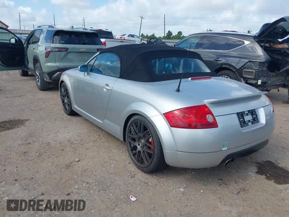 ✅ 2001 Audi TT • VIN: TRUTC28N911001049 • Lot: 42438010. Listed on IAAI with 72,359 mi. Free auction sales archive from the USA and detailed vehicle history report at DreamBid. Image 3.