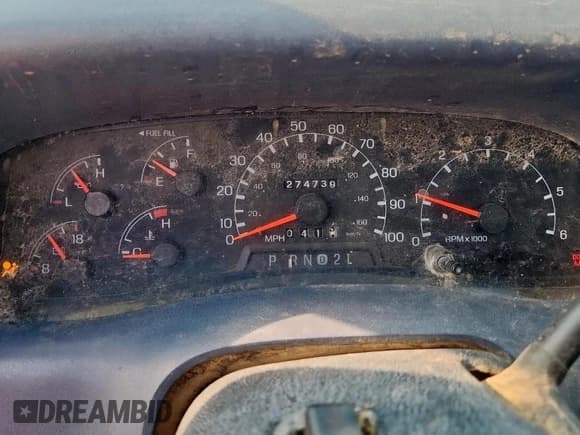 ✅ 1999 Ford F-250 XL • VIN: 1FTNW21S8XEC08169 • Lot: 63983075. Wystawiony na Copart z przebiegiem 274 739 mil. Bezpłatny archiwum sprzedaży aukcyjnych z USA i szczegółowy raport historii pojazdu na DreamBid. Zdjęcie 9.