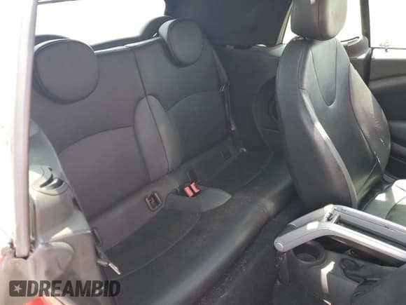 ✅ 2010 MINI Convertible • VIN: WMWMR3C59ATU97966 • Lot: 59870035. Wystawiony na Copart z przebiegiem 124 132 mil. Bezpłatny archiwum sprzedaży aukcyjnych z USA i szczegółowy raport historii pojazdu na DreamBid. Zdjęcie 10.