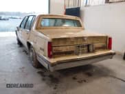 ✅ 1987 Cadillac DeVille • VIN: 1G6CD5185H4288138 • Lot: 43734080. Wystawiony na IAAI z przebiegiem 99 243 mil. Bezpłatny archiwum sprzedaży aukcyjnych z USA i szczegółowy raport historii pojazdu na DreamBid. Zdjęcie 3.