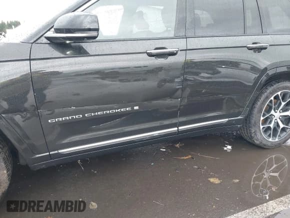 ✅ 2024 Jeep Grand Cherokee Summit Reserve • VIN: 1C4RJHEG3R8948674 • Lot: 43617066. Listed on IAAI with 14,624 mi. Free auction sales archive from the USA and detailed vehicle history report at DreamBid. Image 18.