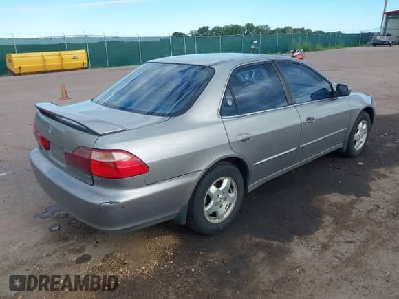 2000 Honda Accord EX с VIN 1HGCG1657YA079580, выставлен на аукционе IAAI как лот 42614740 с пробегом 211 481 миль миль и . История ставок и продаж доступна на DreamBid. Изображение 4.