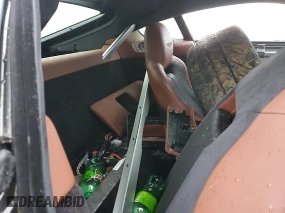 ✅ 2017 Aston Martin Vantage • VIN: SCFEKBCR8HGS02868 • Lot: 73295172. Wystawiony na Copart z przebiegiem Nie podano. Bezpłatny archiwum sprzedaży aukcyjnych z USA i szczegółowy raport historii pojazdu na DreamBid. Zdjęcie 10.