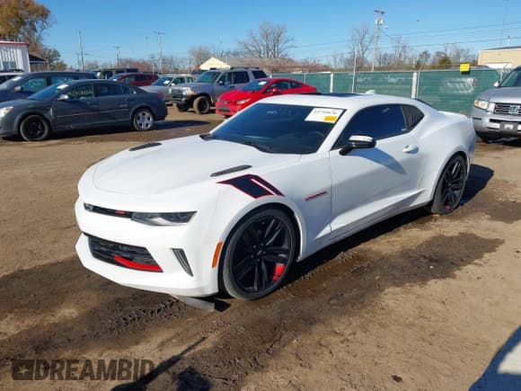 ✅ 2017 Chevrolet Camaro 1LT • VIN: 1G1FB1RX6H0208561 • Lot: 43710676. Wystawiony na IAAI z przebiegiem 82 104 mil. Bezpłatny archiwum sprzedaży aukcyjnych z USA i szczegółowy raport historii pojazdu na DreamBid. Zdjęcie 2.