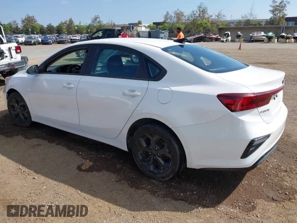 ✅ 2021 Kia Forte LXS • VIN: 3KPF24AD6ME354275 • Lot: 43325924. Listed on IAAI with 48,319 mi. Free auction sales archive from the USA and detailed vehicle history report at DreamBid. Image 3.