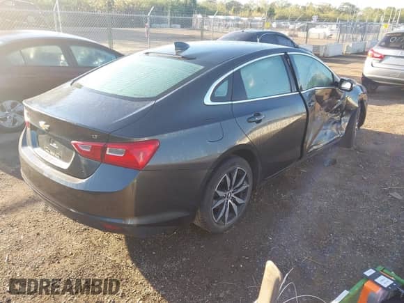 2016 Chevrolet Malibu LT z VIN 1G1ZF5SX1GF281285, wystawiony jako IAAI lot #43405298 z przebiegiem 79 479 mil mil oraz . Historia ofert i sprzedaży dostępna na DreamBid. Obrazek 4.